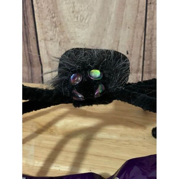 Fake Spider Collection Halloween Decor Lot w/web - Picture 7 of 7